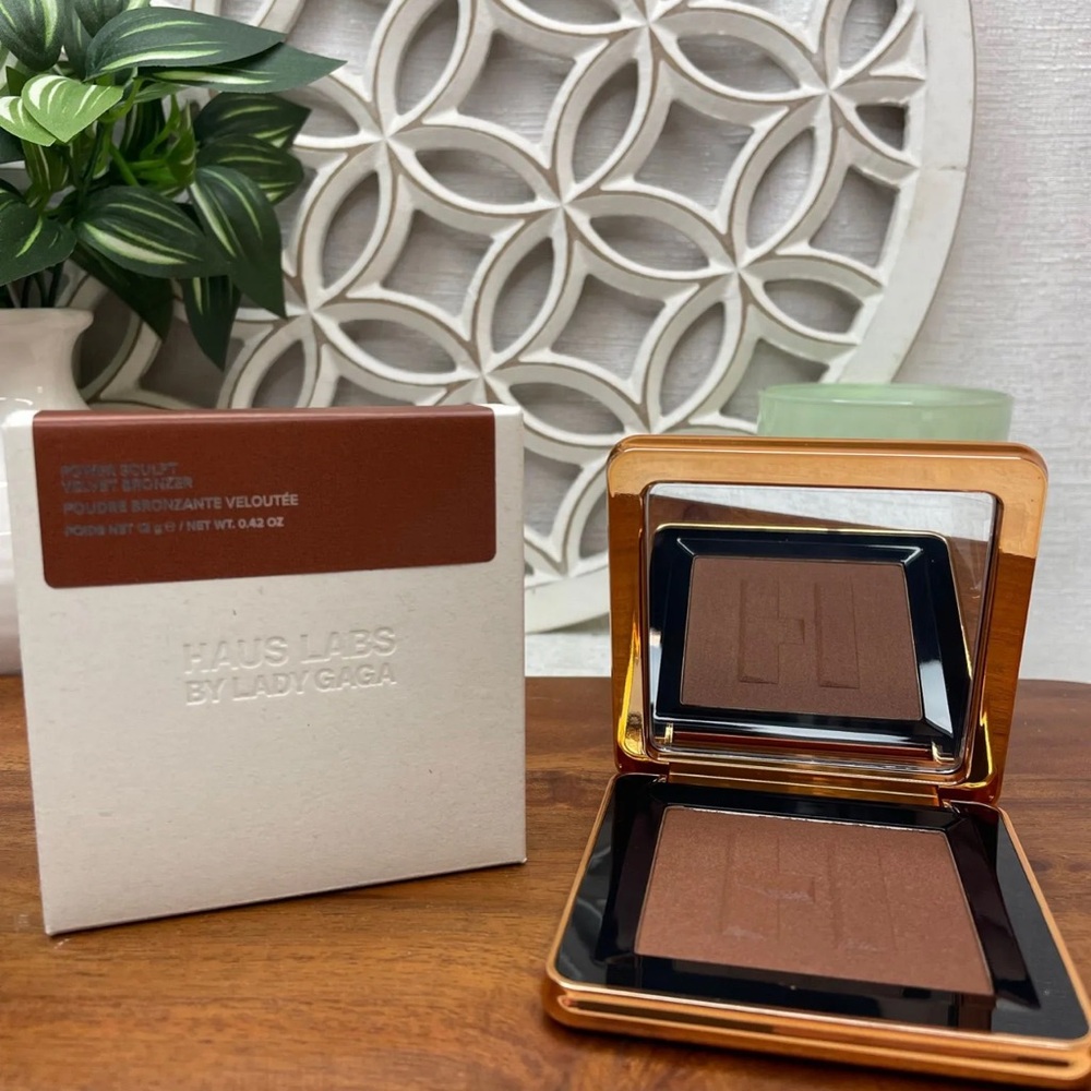 Haus Labs By Lady Gaga Power Sculpt Velvet Bronzer in Deep Bronze level 10